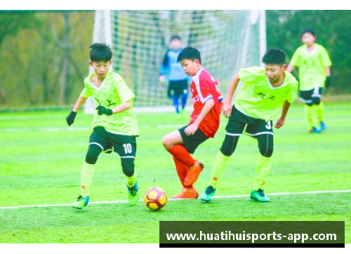 卢其:从草根到巅峰,足球路上的传奇征程 卢其:从草根到巅峰,足球路上的传奇征程